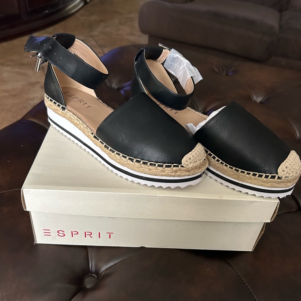 Esprit new in the box sandals size 8 - Picture 3 of 4